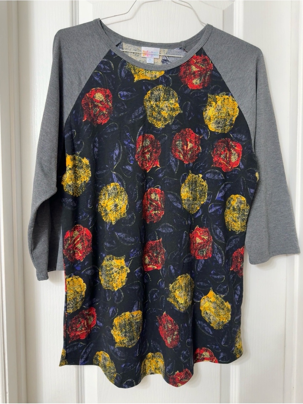 LuLaRoe Randy tee gray raglan 3/4  sleeves black floral Size XL